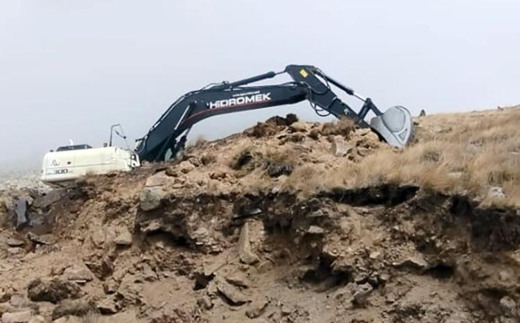 An excavator of a civilian company was subjected to fire in Lachin - VIDEO