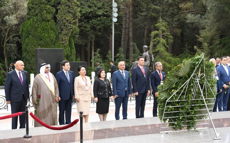 Foreign MPs Participating in Milli Majlis’ Special Meeting Commemorate Great Leader in Alley of Honour 