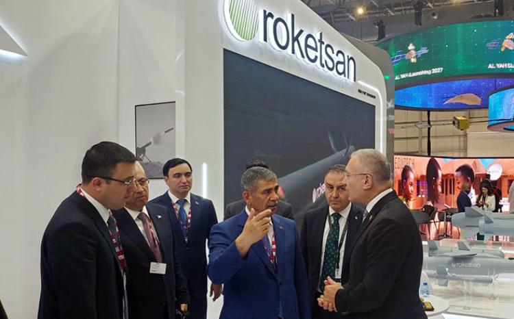 Руководящий состав Министерства обороны принимает участие в выставке «Dubai Airshow 2023» 