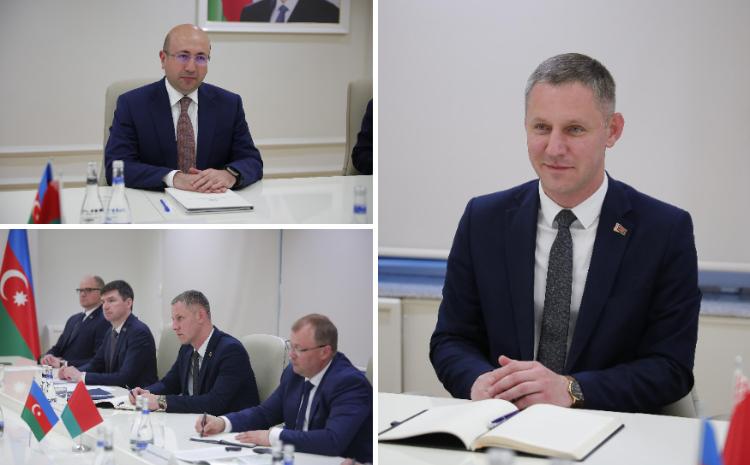 Анар Гулиев провел рабочую встречу с министром архитектуры и строительства Беларуси 
