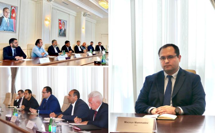 Nazir Məcnun Məmmədov Azərbaycan Qida və İçki Sənayeçiləri Assosiasiyasının İdarə Heyətinin üzvləri ilə görüşüb 