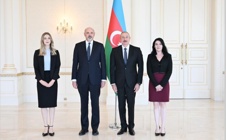 Президент Ильхам Алиев принял верительные грамоты новоназначенного посла Австралии в Азербайджане 