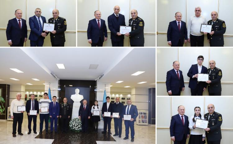 Dövlət Xidməti təşkilat üzvlərini təltif etdi 