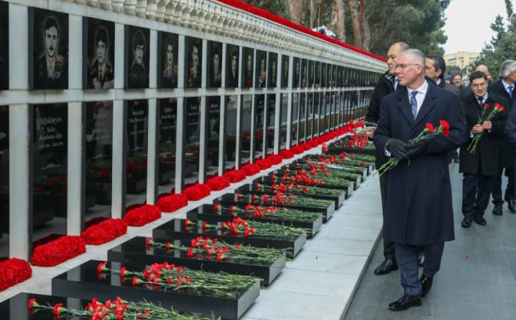 British Ambassador to Baku visits Martyrs' Alley 