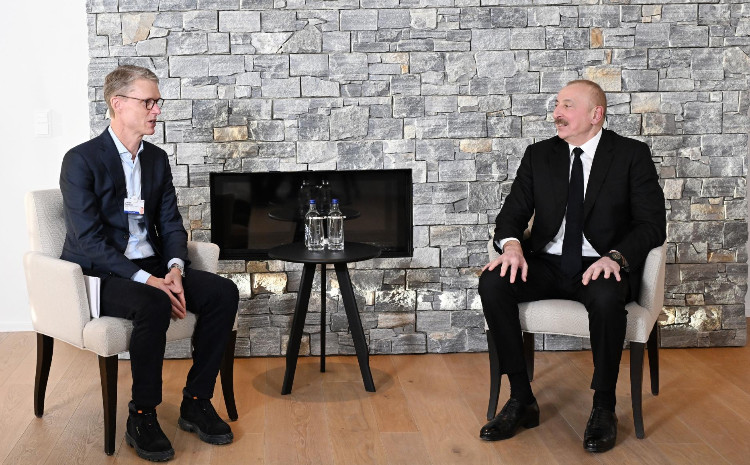 İlham Əliyev Davosda “Carlsberg Group” şirkətinin Baş icraçı direktoru Yakob Aarup-Andersen ilə görüşüb 