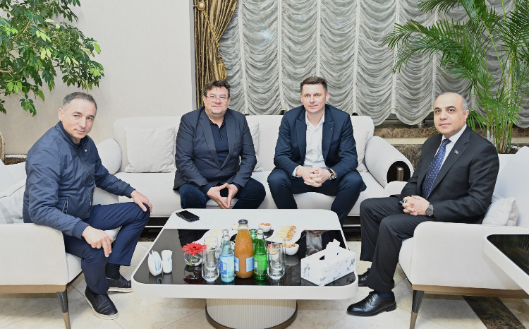 Head of Senate of Romanian Parliament Arrives in Our Country 