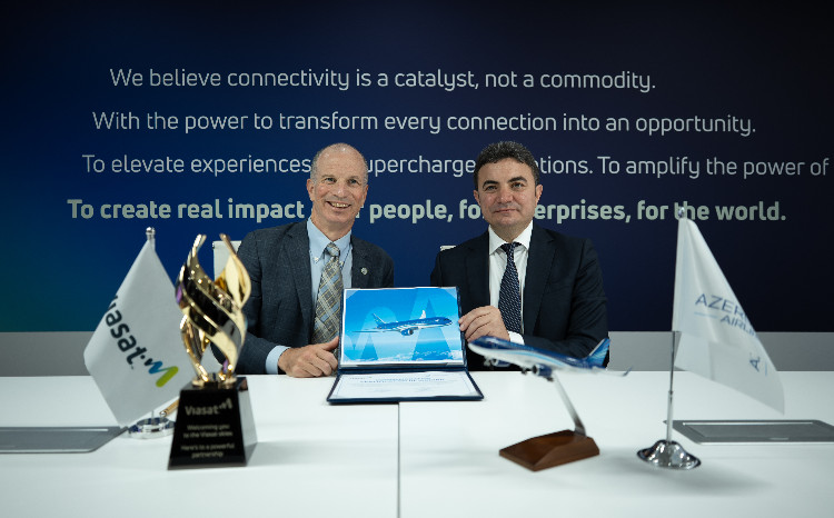AZAL и Viasat подписали соглашение об оснащении самолётов высокоскоростным интернетом 