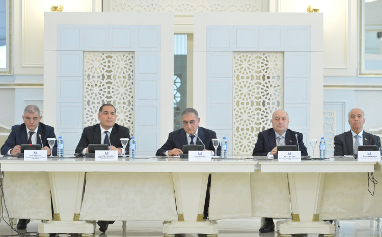 Milli Məclisinin Aqrar siyasət, İqtisadi siyasət, sənaye və sahibkarlıq, Əmək və sosial siyasət komitələrinin birgə iclası keçirilib 