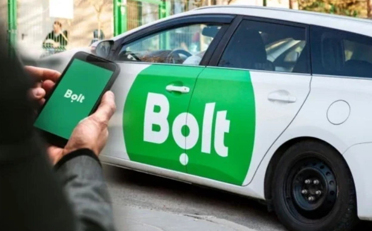Mobil tətbiqlər taksi xidmətlərini necə dəyişdi və müştəri dəstəyi niyə vacibdir? 
