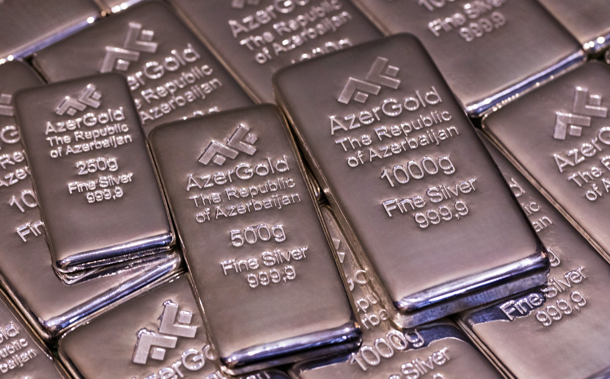 AzerGold впервые представил серебряные слитки на местном рынке 