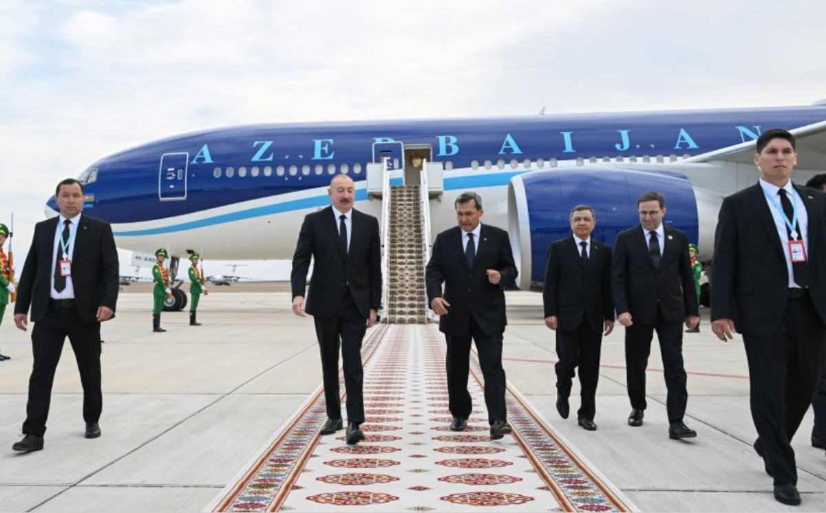 İlham Əliyev Türkmənistana işgüzar səfərə gəlib 