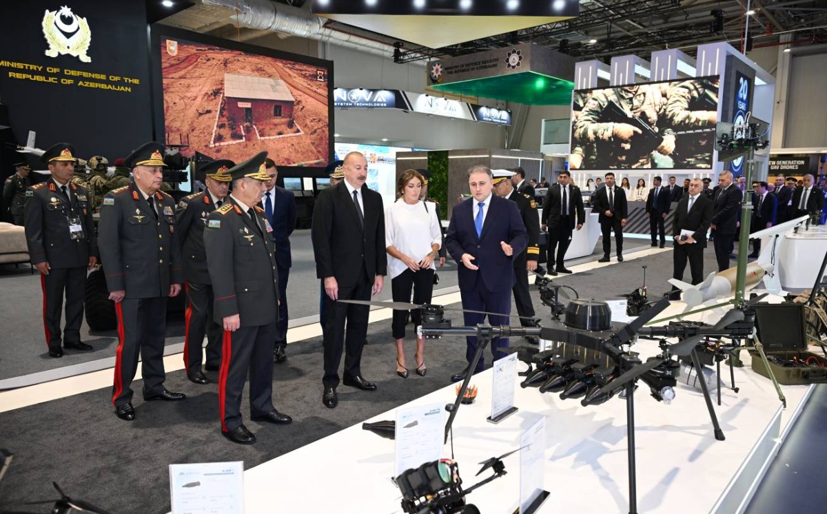 İlham Əliyev “ADEX 2026” və “Securex Caspian” sərgiləri ilə tanış olub 